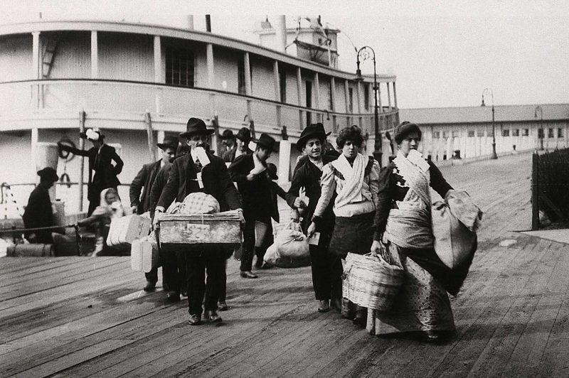 Irish immigrants arriving in America in the 1800's